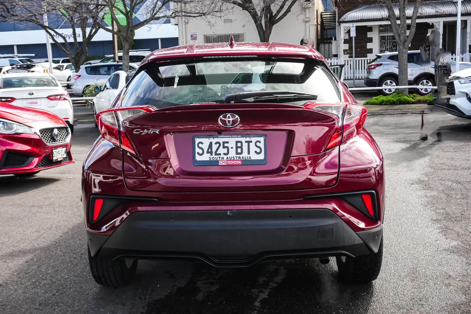 2017 Toyota C-HR Gallery Image 6