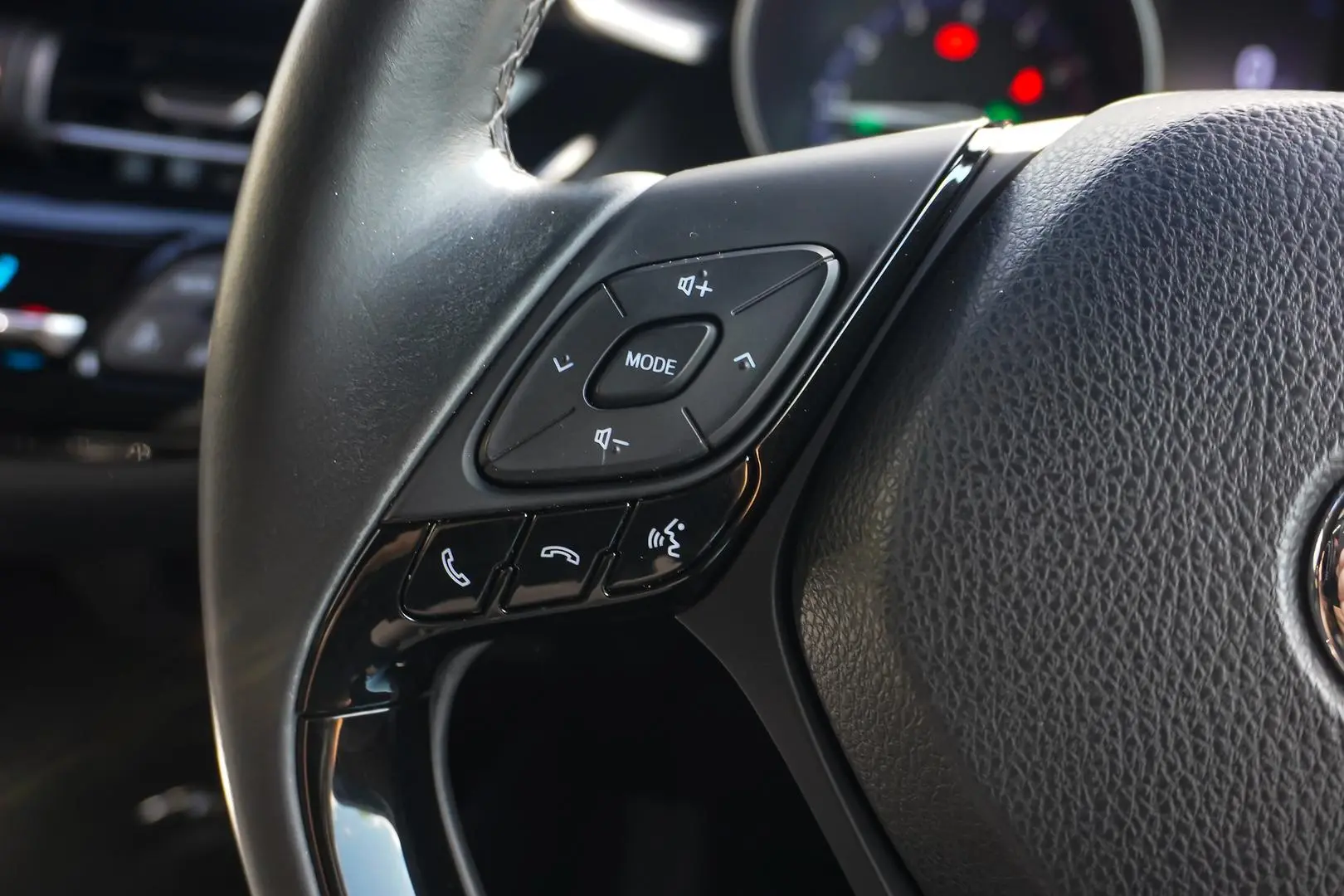 2019 Toyota C-HR Gallery Image 20