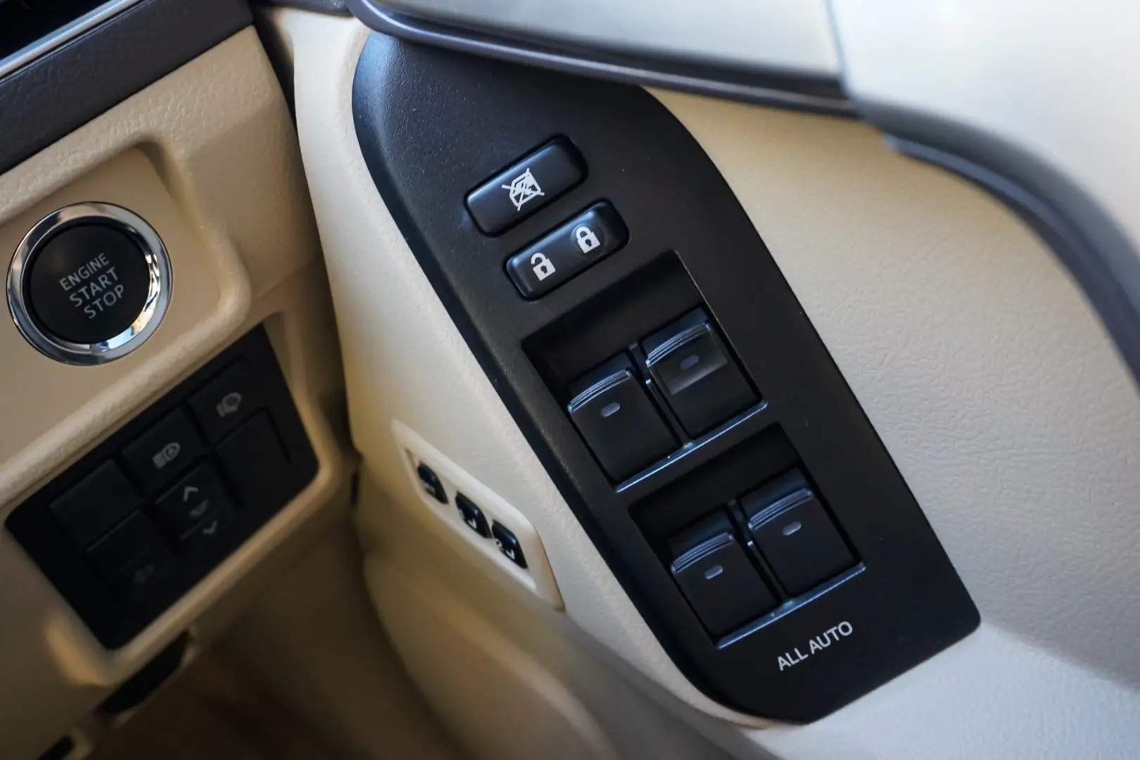 2022 Toyota Landcruiser Prado Gallery Image 22