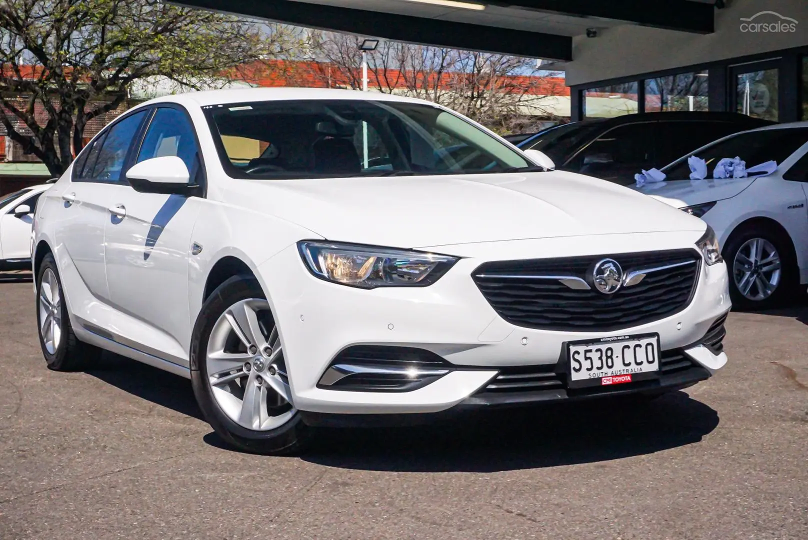 2018 Holden Commodore Image 2