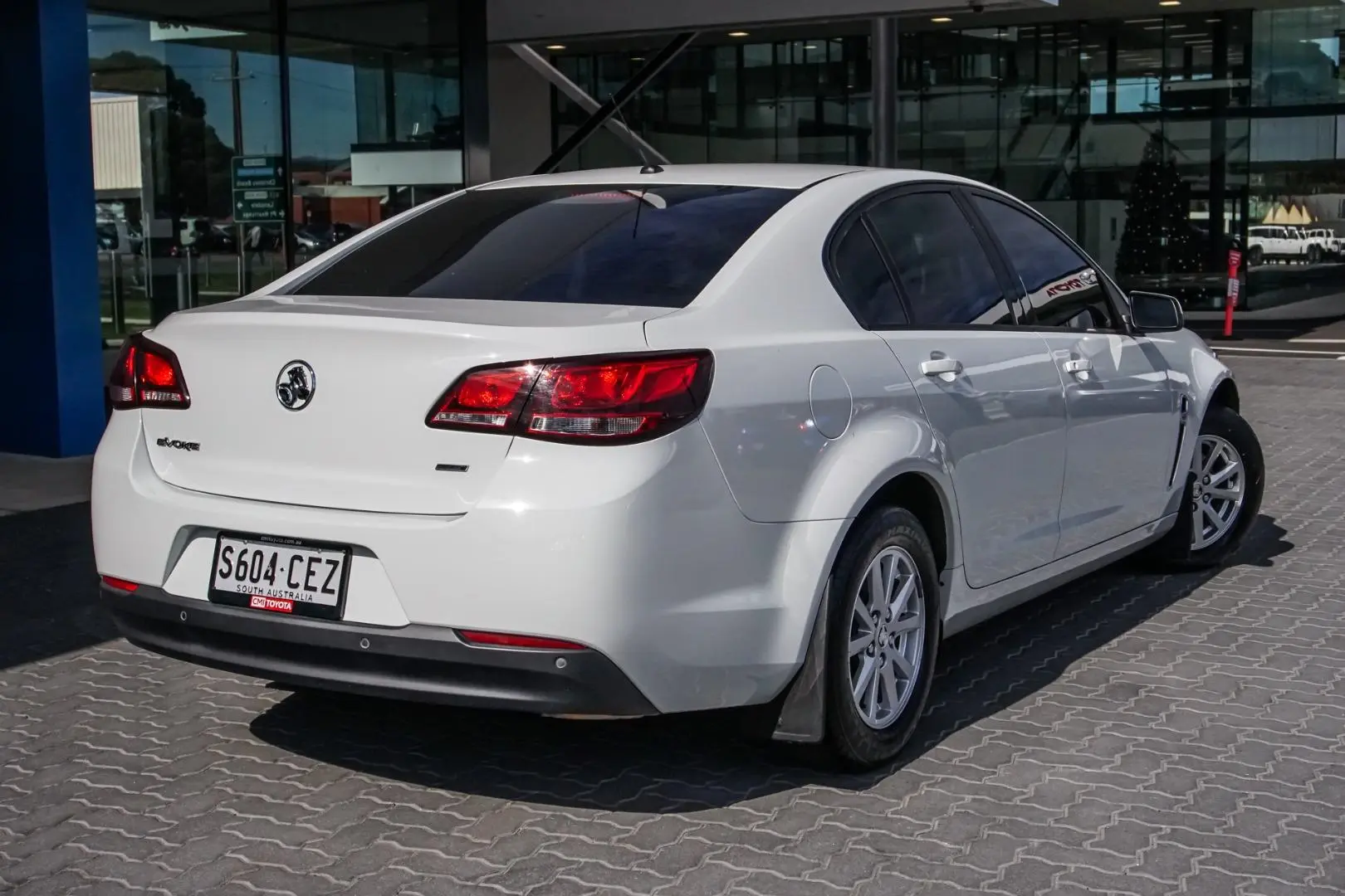 2017 Holden Commodore Gallery Image 2