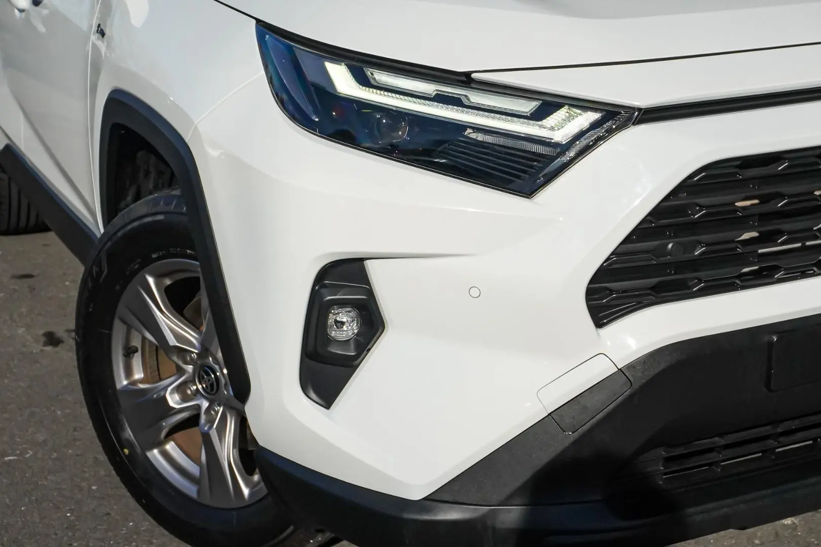 2025 Toyota RAV4 Gallery Image 11