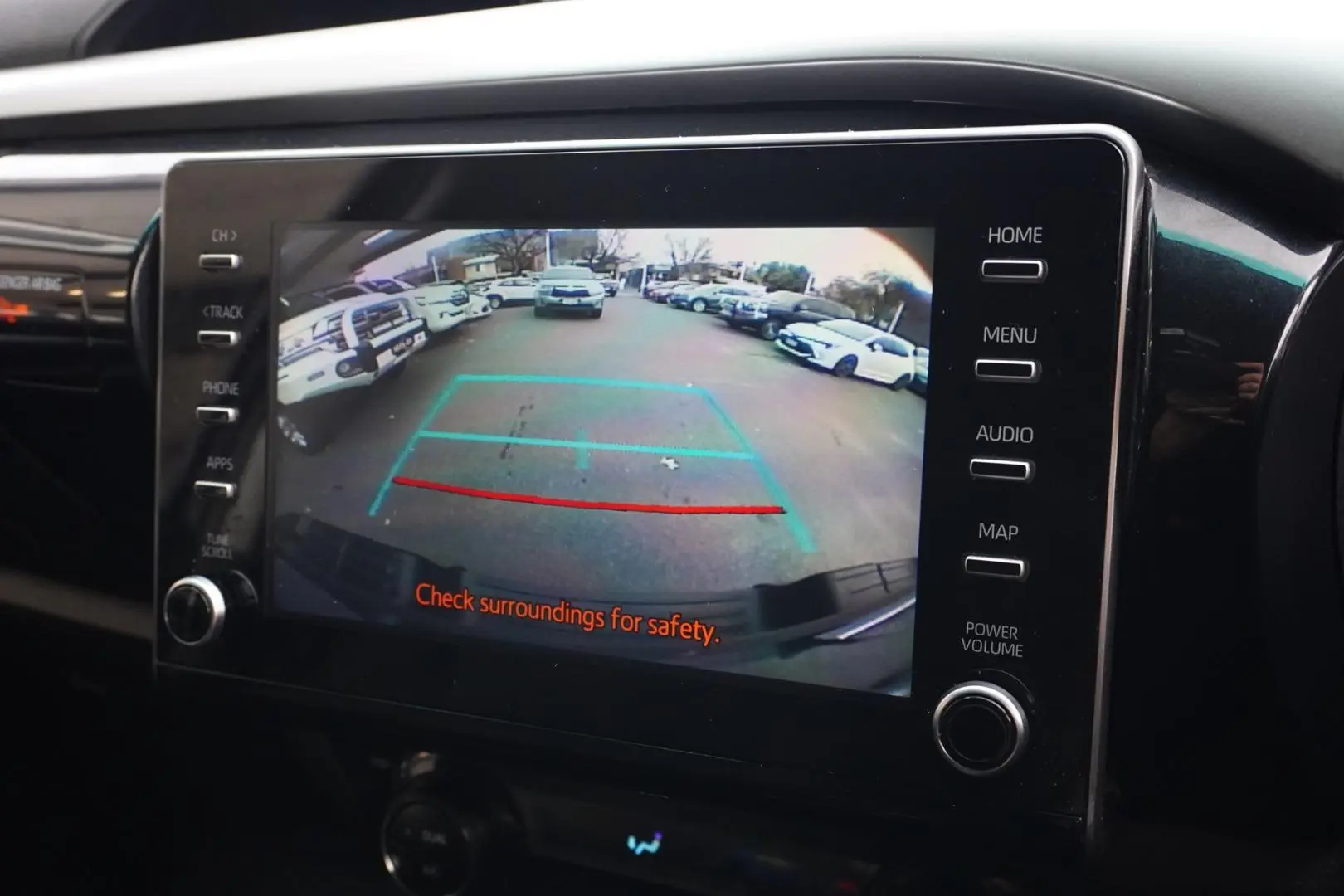 2022 Toyota Hilux Gallery Image 24