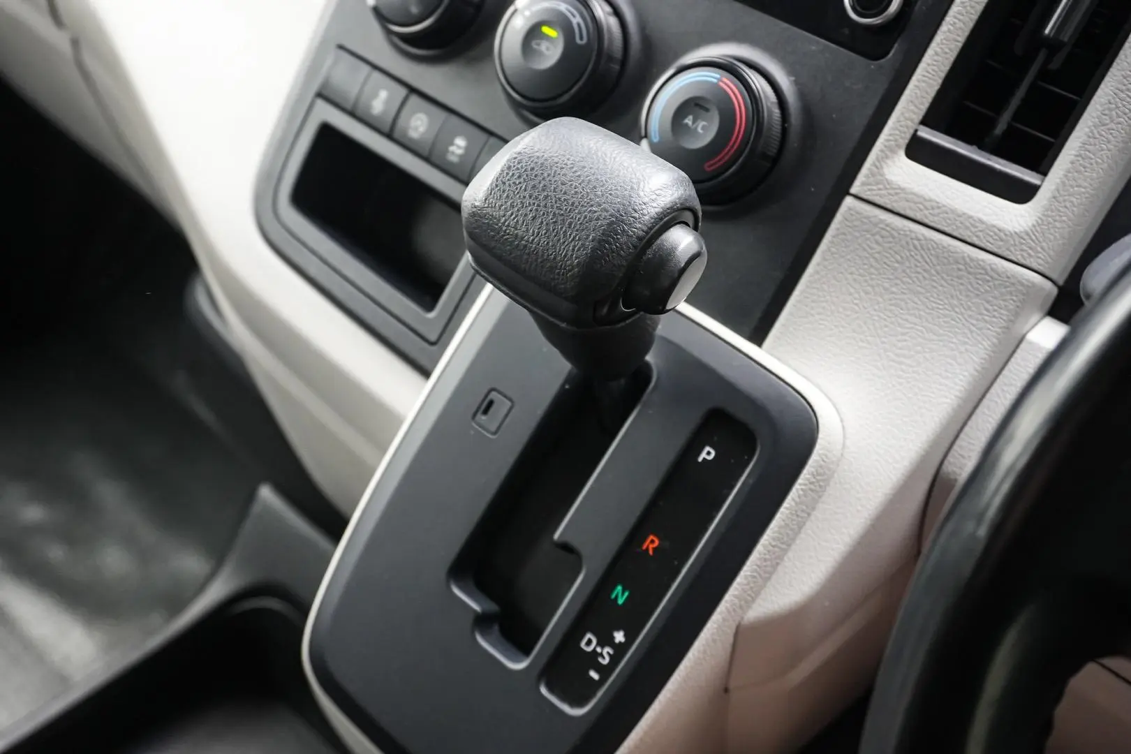 2021 Toyota Hiace Gallery Image 17