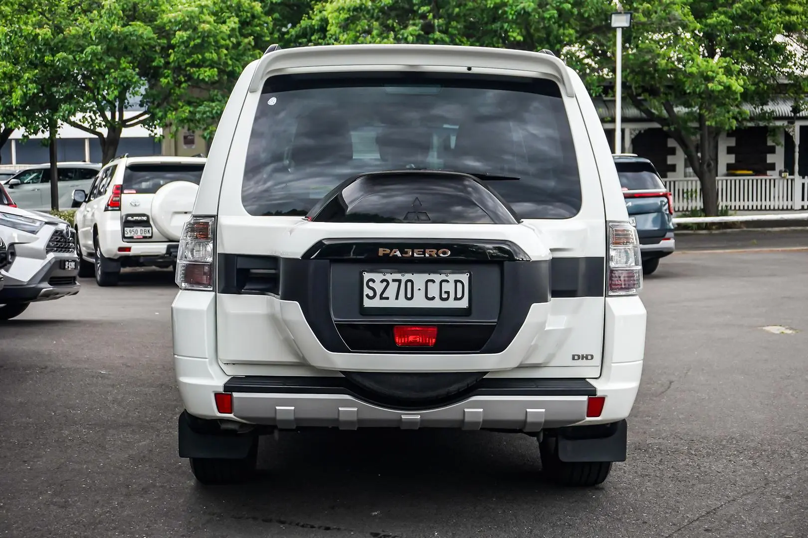 2015 Mitsubishi Pajero Gallery Image 6