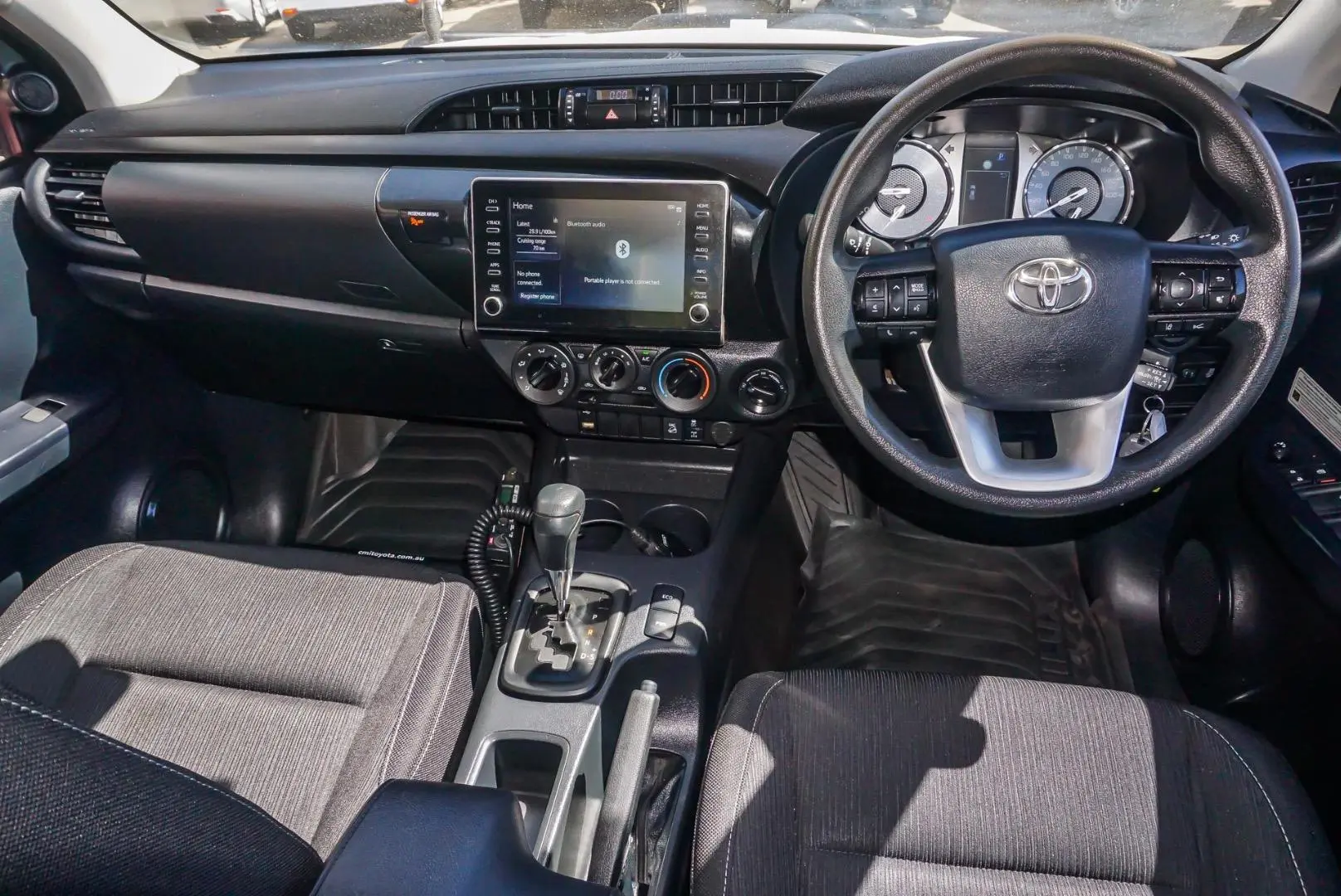 2022 Toyota Hilux Gallery Image 8