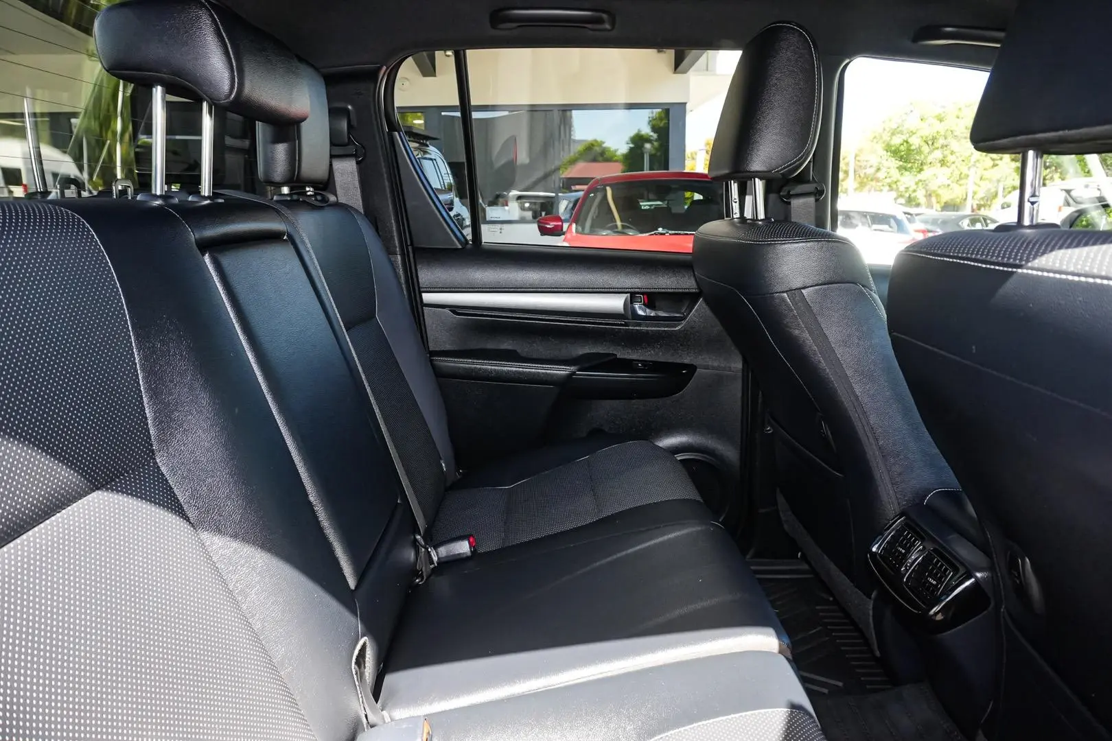 2022 Toyota Hilux Gallery Image 8