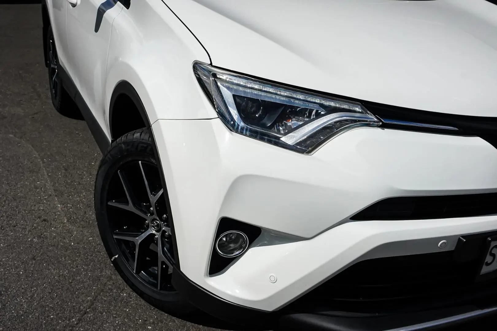 2018 Toyota RAV4 Gallery Image 11