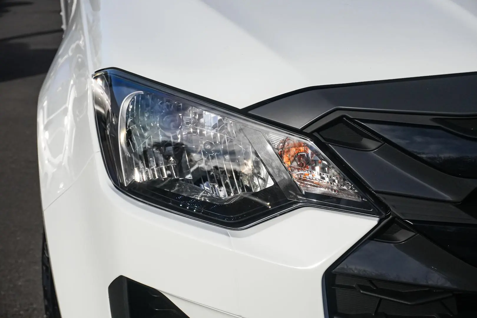 2024 Isuzu D-MAX Gallery Image 9