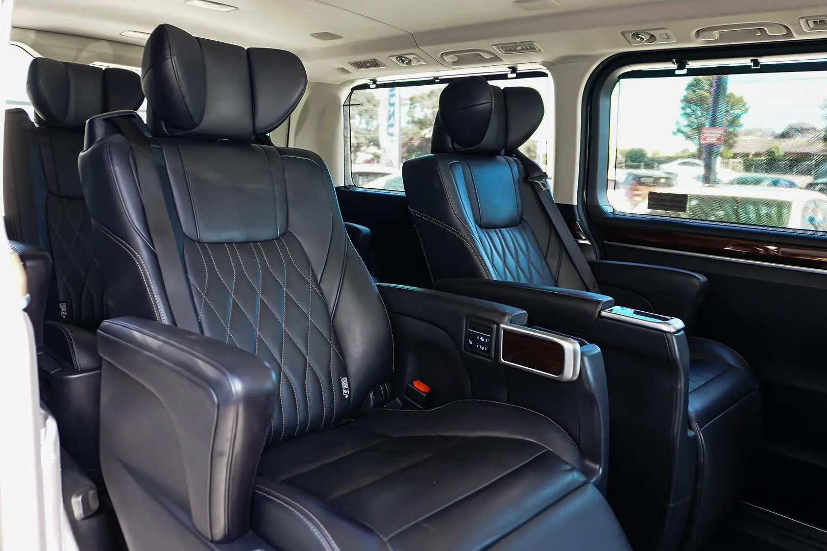 2019 Toyota Granvia Gallery Image 8