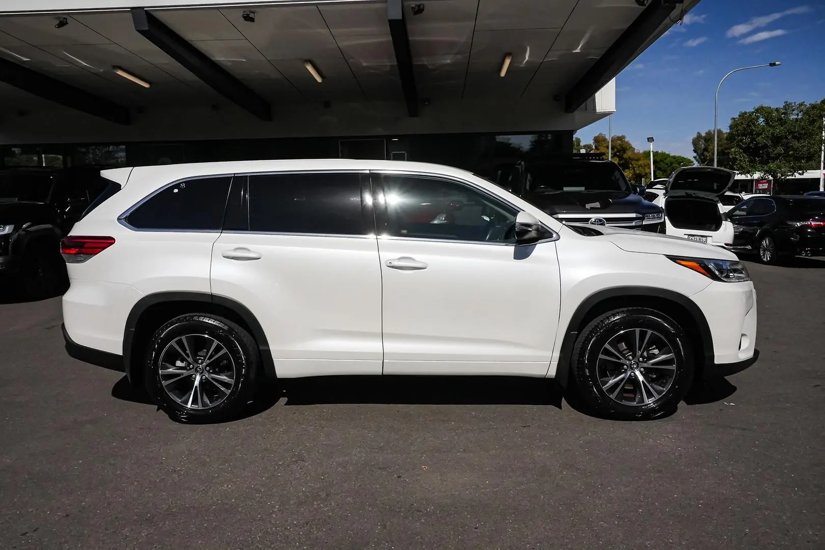 2019 Toyota Kluger Gallery Image 4