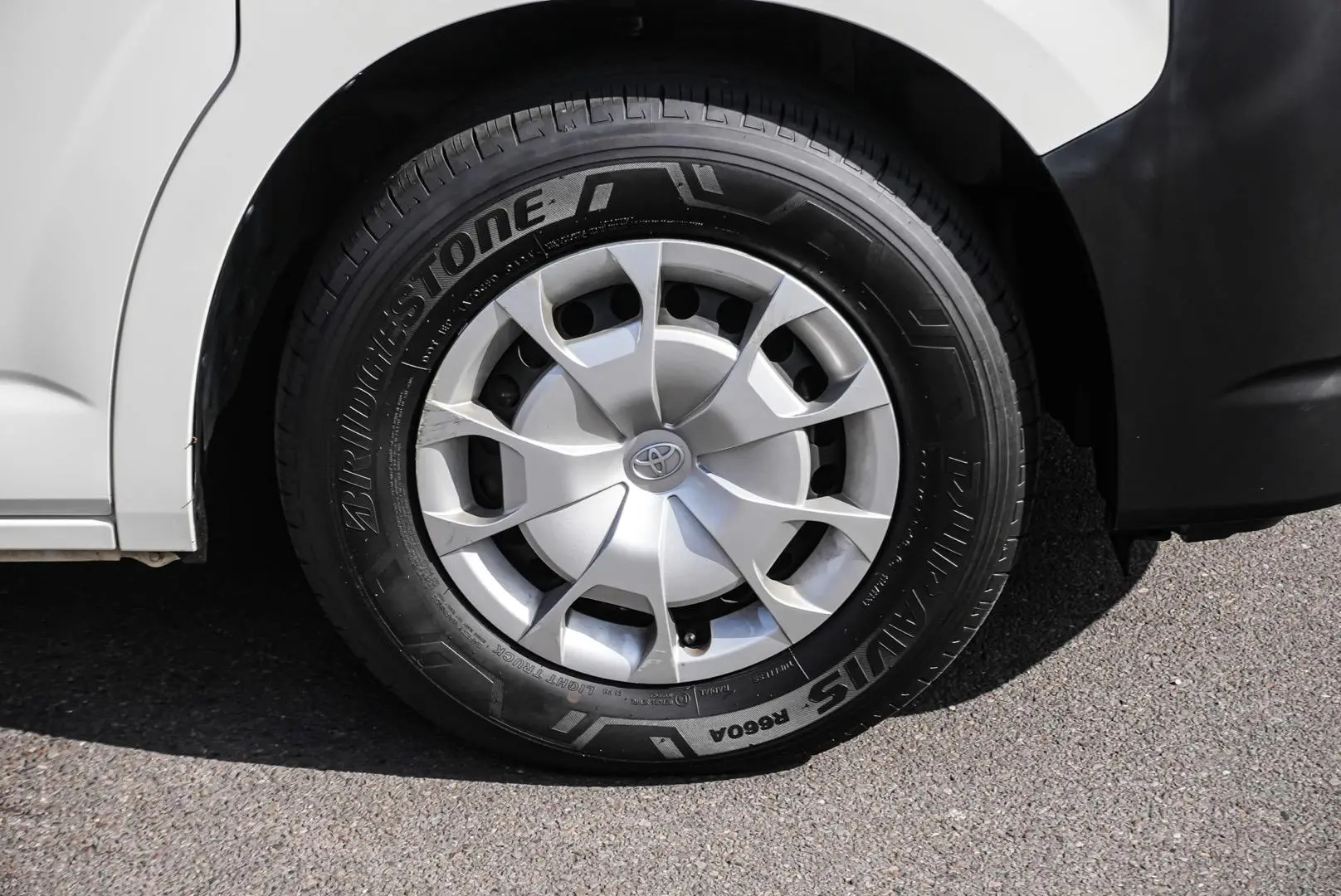 2019 Toyota Hiace Gallery Image 14