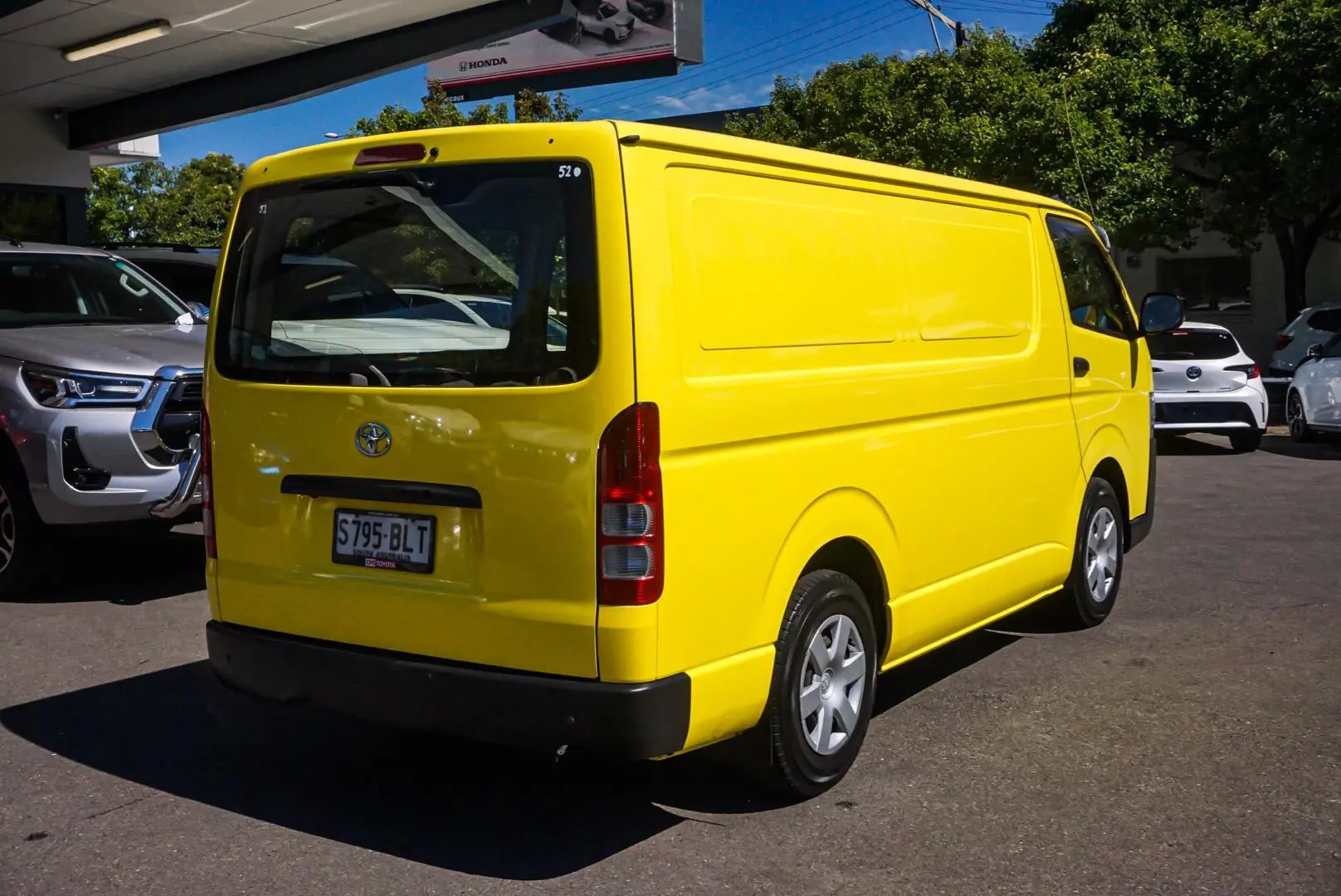 2016 Toyota Hiace Gallery Image 2