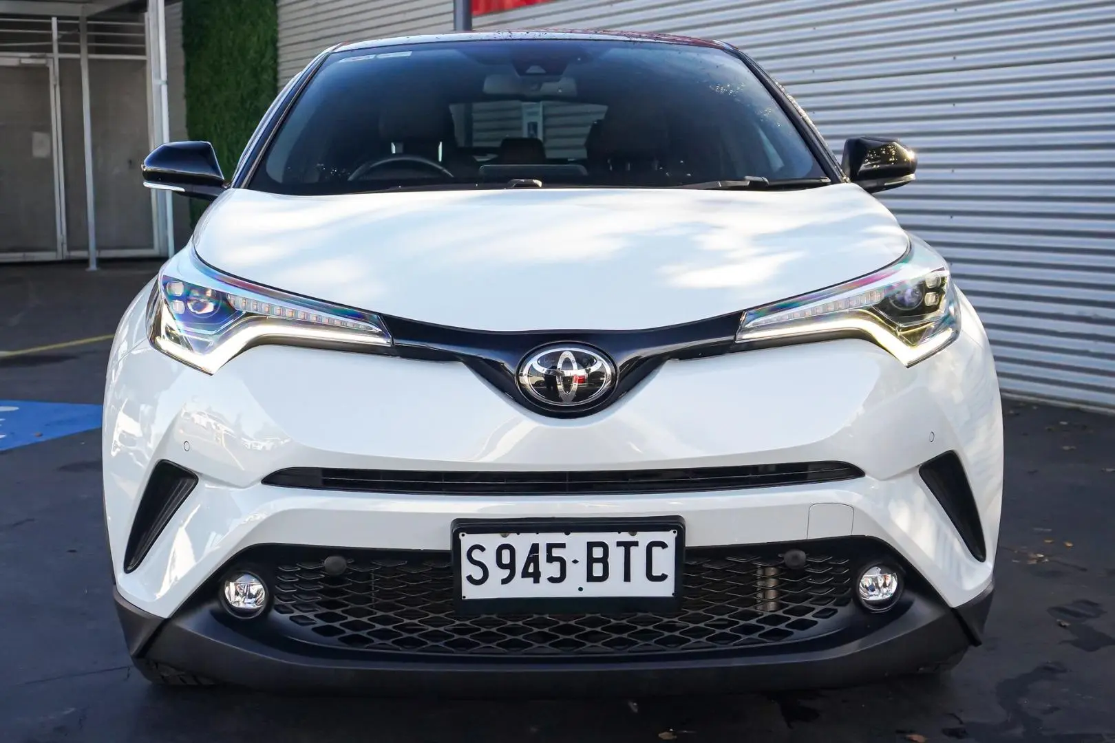 2017 Toyota C-HR Gallery Image 5