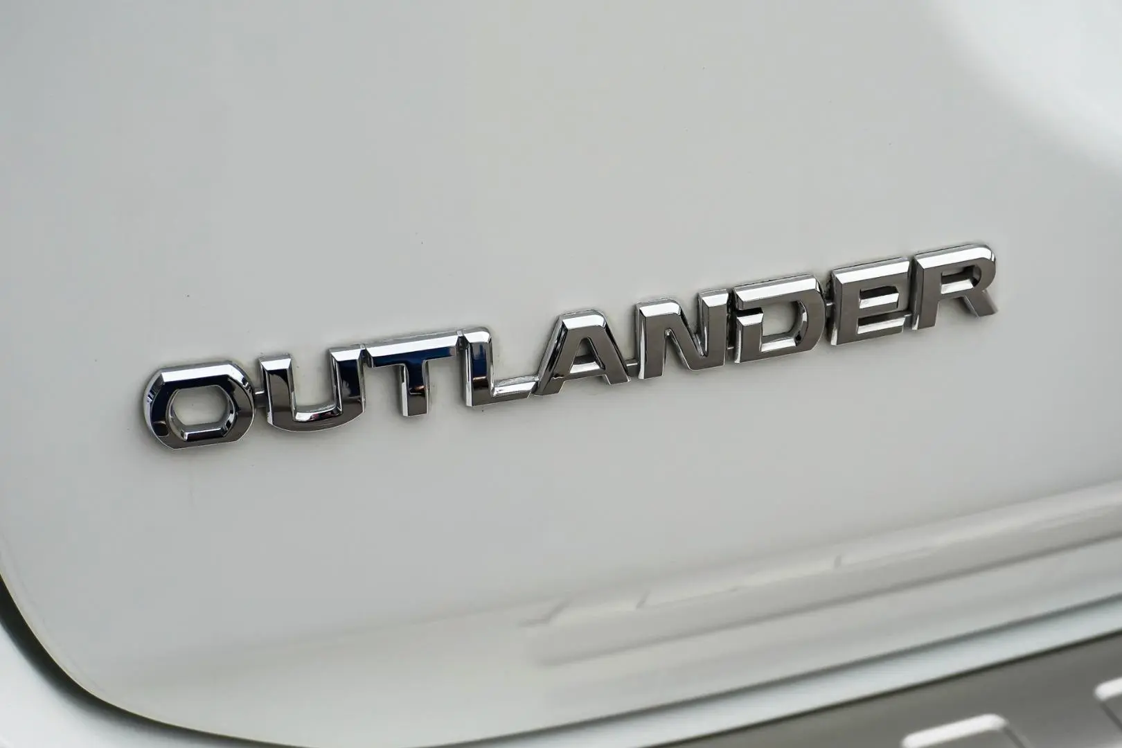 2018 Mitsubishi Outlander Gallery Image 16