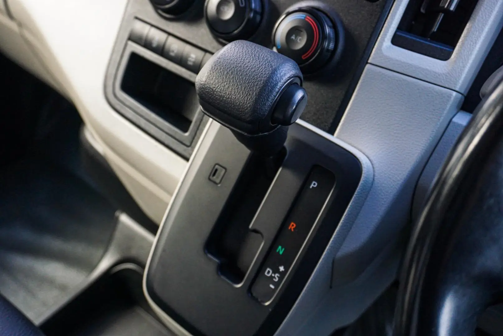 2020 Toyota Hiace Gallery Image 21