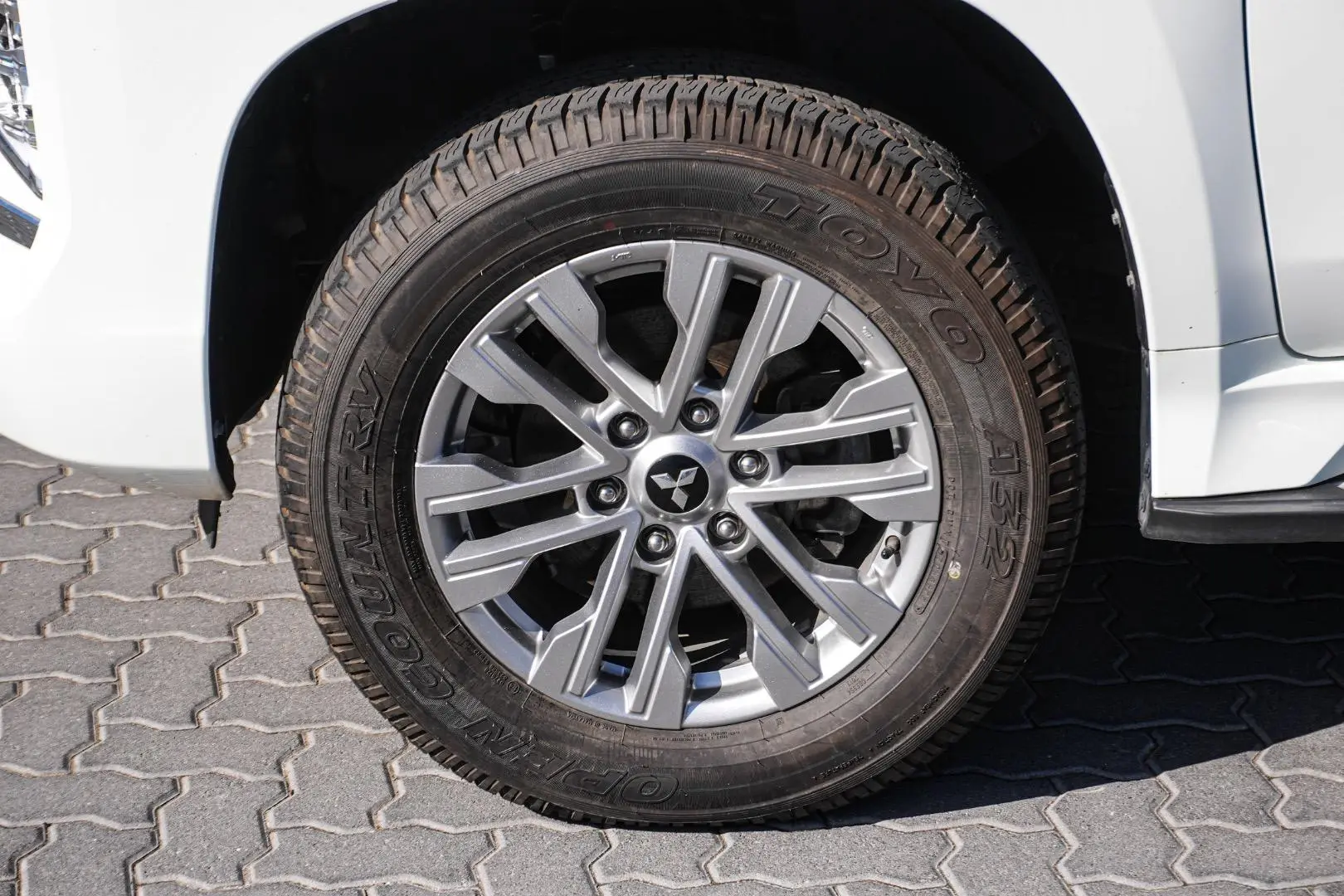 2022 Mitsubishi Pajero Sport Gallery Image 13