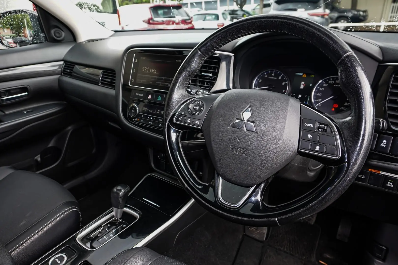 2017 Mitsubishi Outlander Gallery Image 6