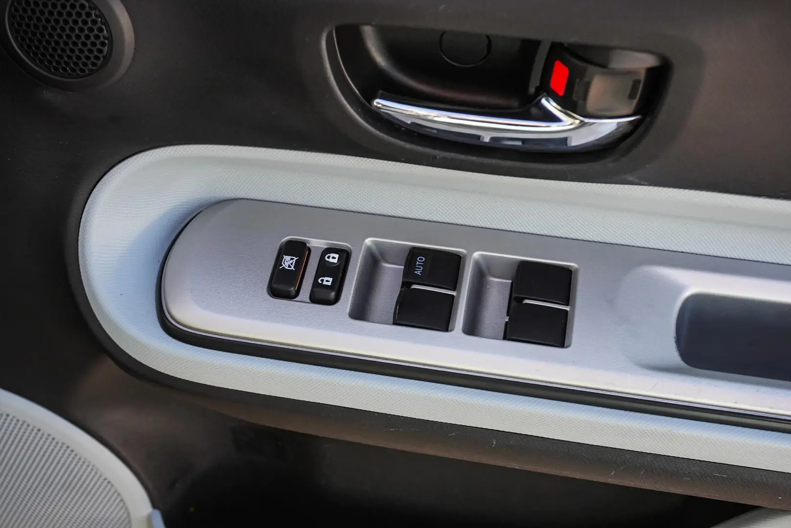 2012 Toyota Prius C Gallery Image 18