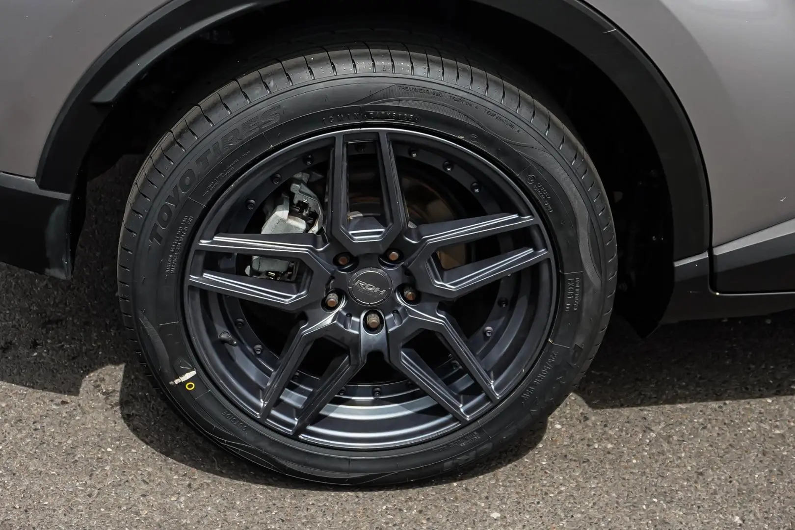 2017 Toyota C-HR Gallery Image 17