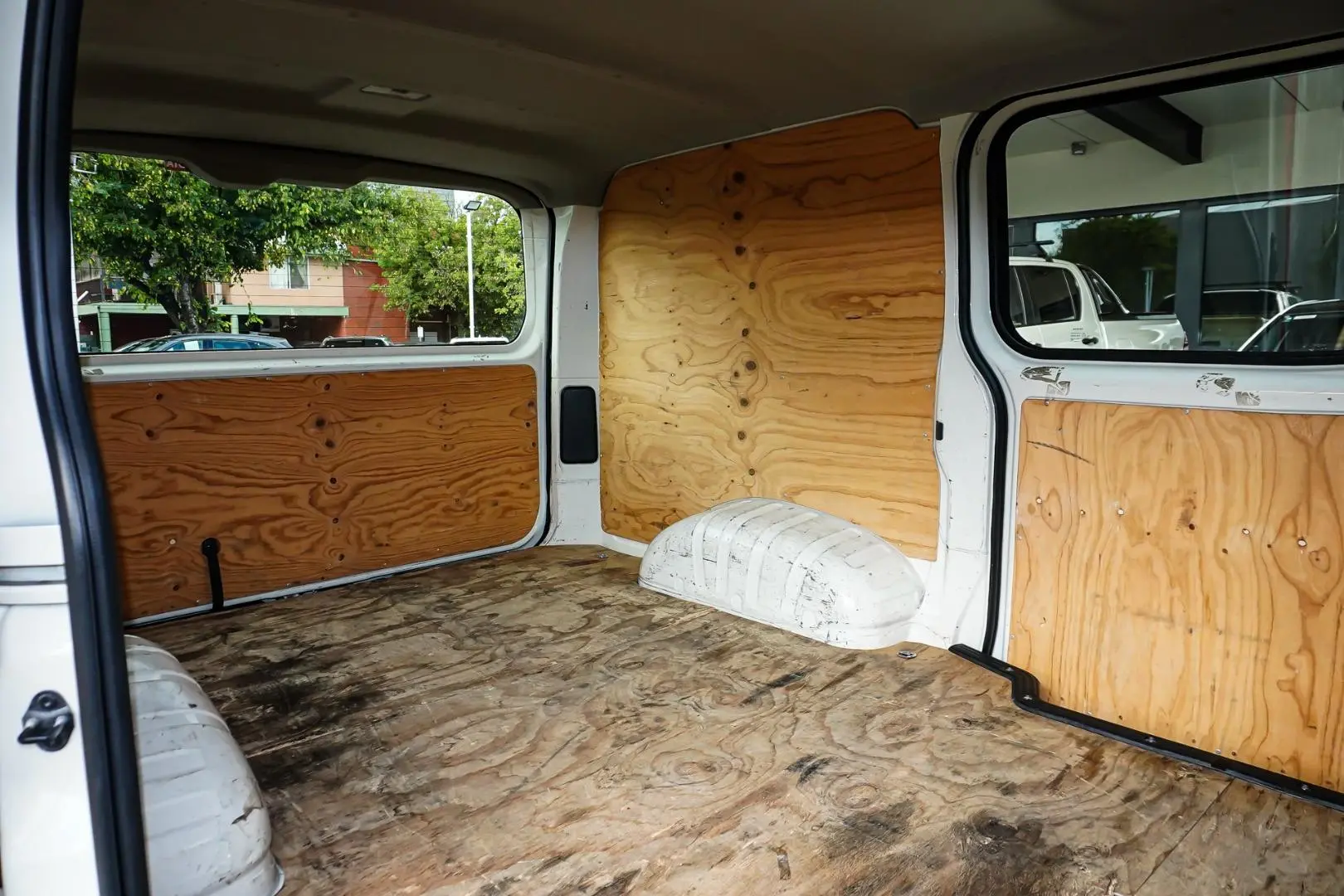 2022 Toyota Hiace Gallery Image 7