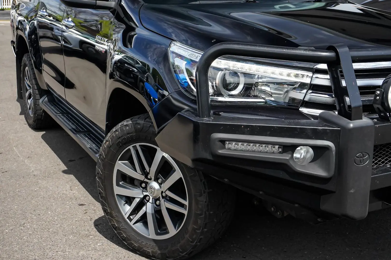 2016 Toyota Hilux Gallery Image 11