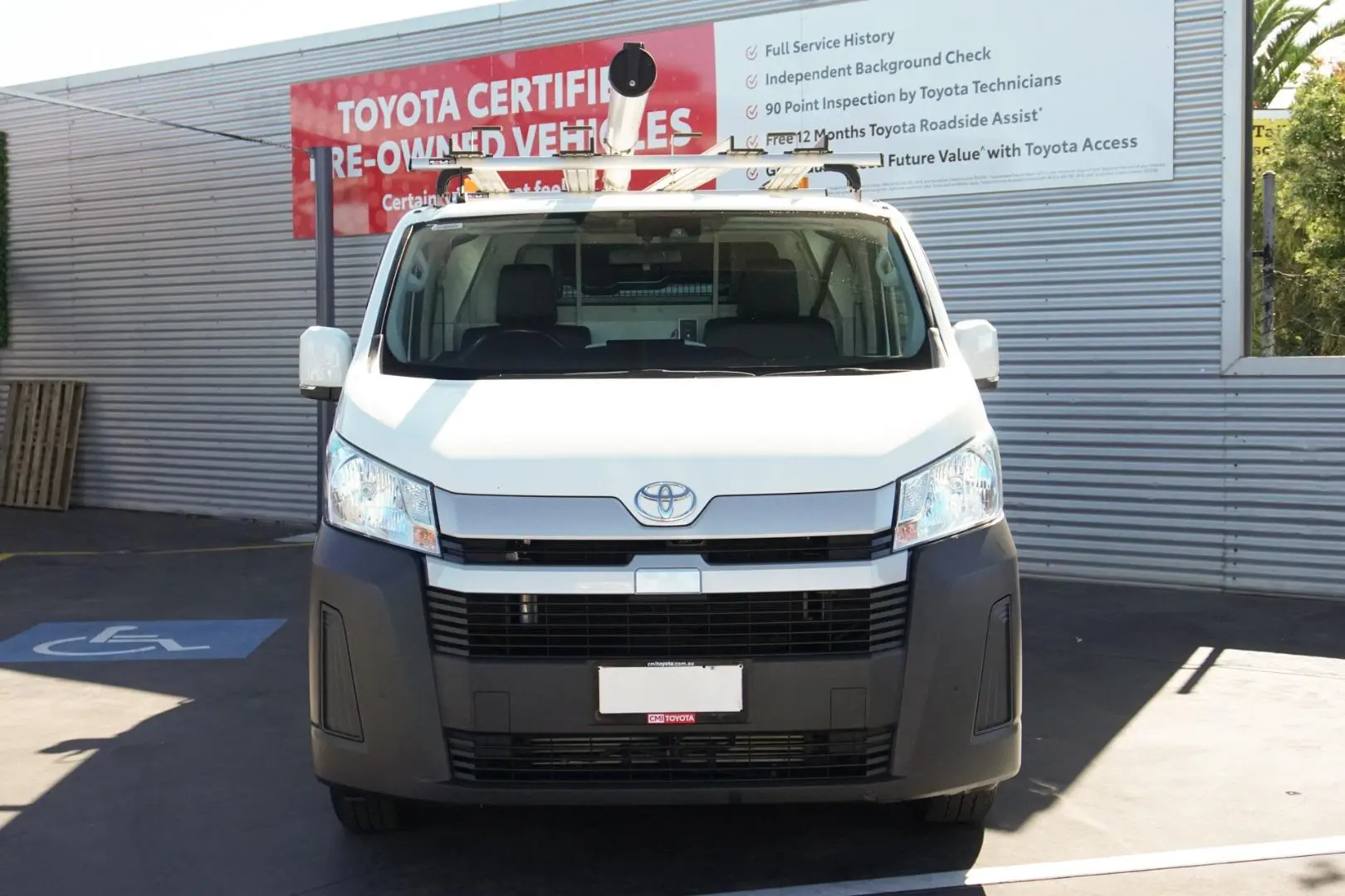 2020 Toyota Hiace Gallery Image 4
