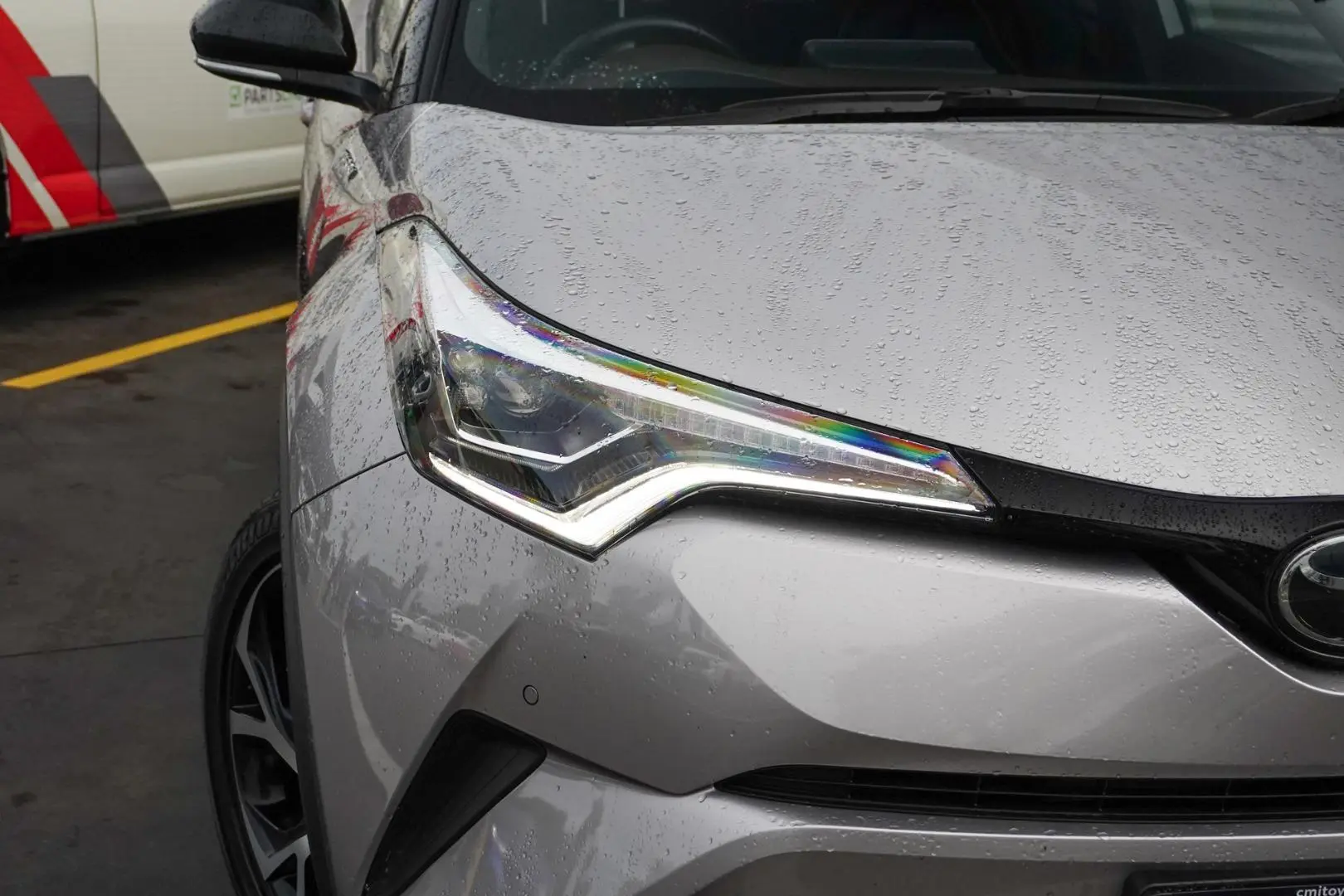 2018 Toyota C-HR Gallery Image 12