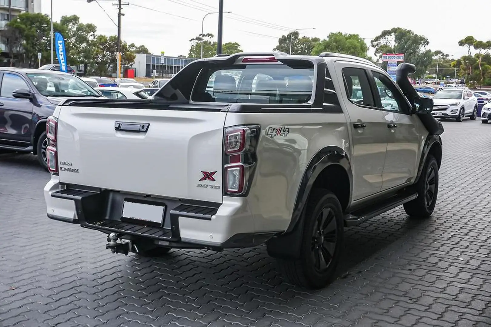 2020 Isuzu D-MAX Gallery Image 3
