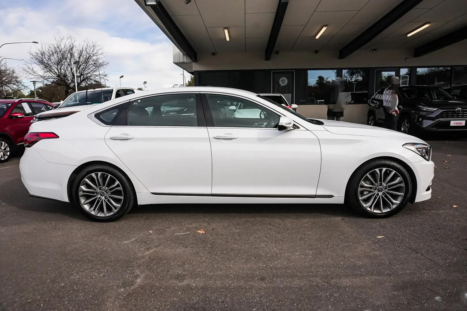 2014 Hyundai Genesis Gallery Image 4