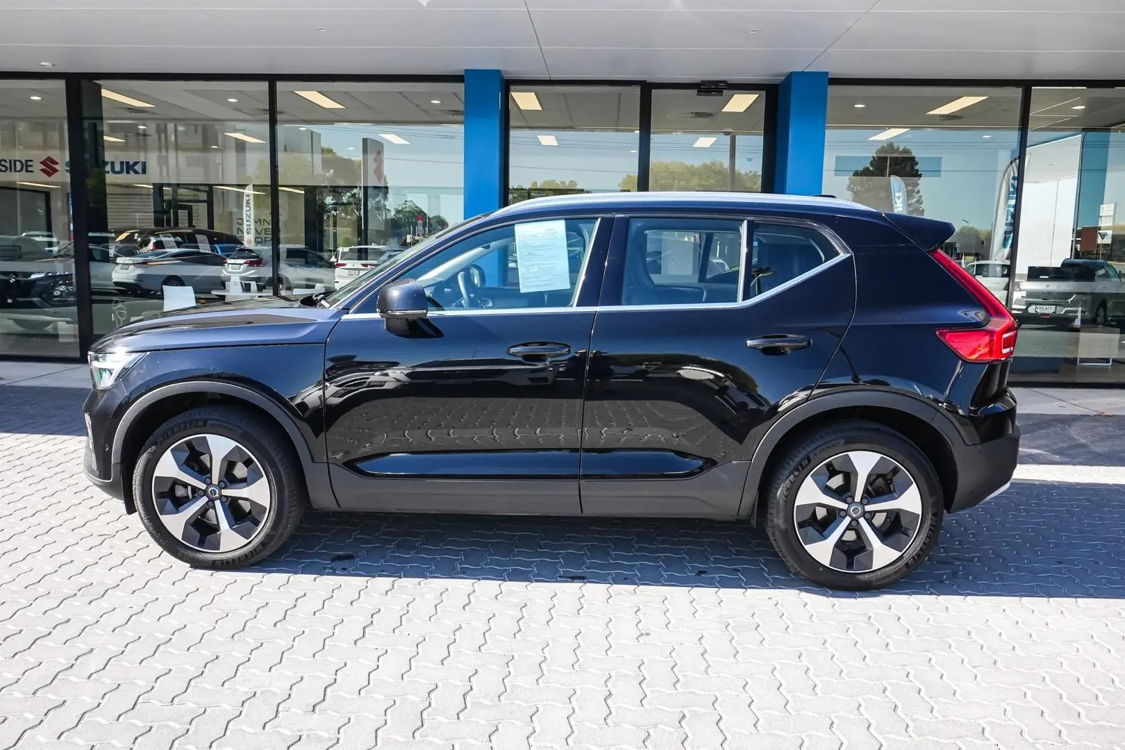 2023 Volvo XC40 Gallery Image 4