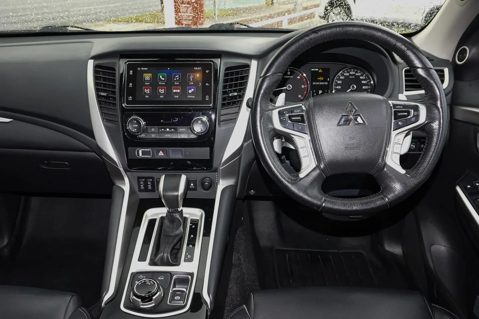 2018 Mitsubishi Pajero Sport Gallery Image 9