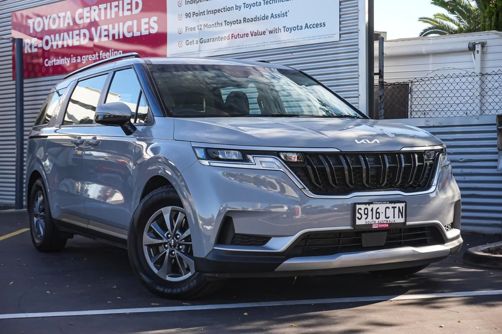 2022 Kia Carnival Gallery Image 2
