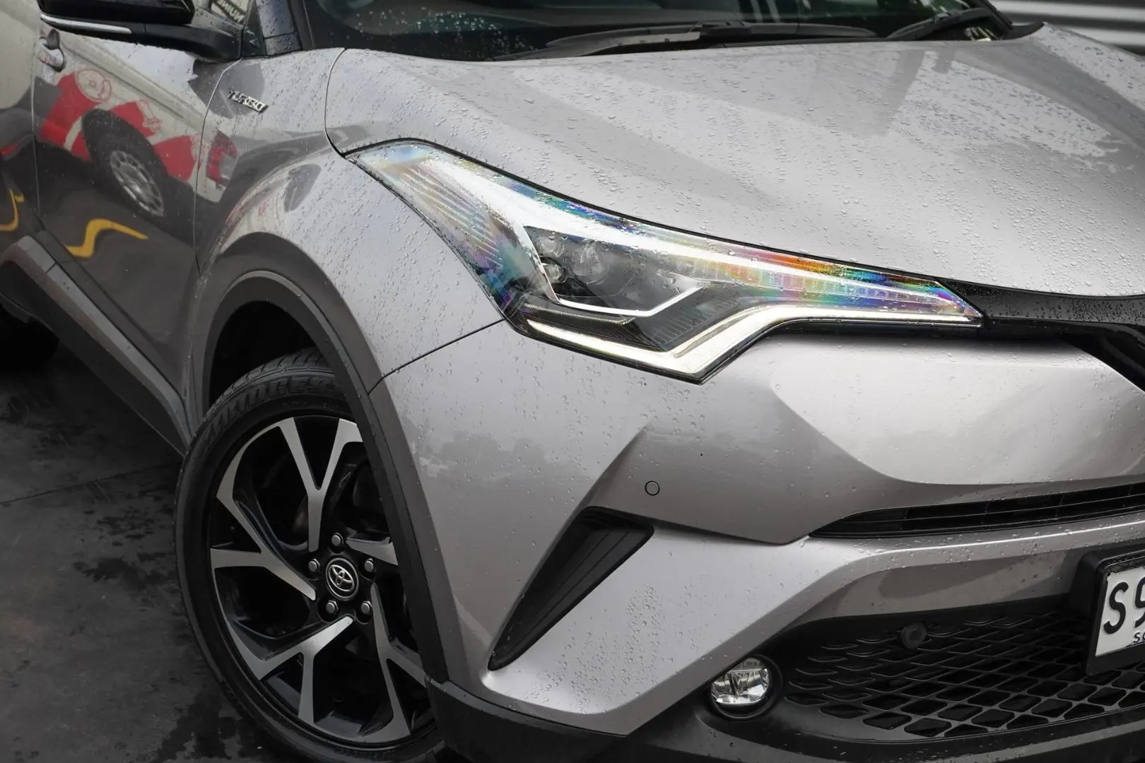 2018 Toyota C-HR Gallery Image 11