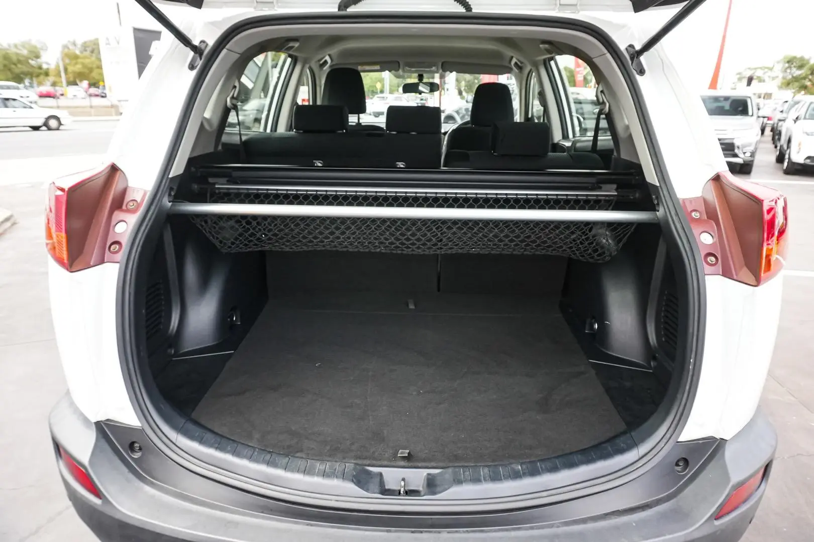 2013 Toyota RAV4 Gallery Image 11