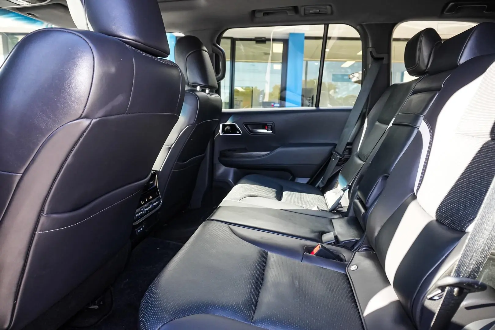 2023 Toyota Landcruiser Gallery Image 8