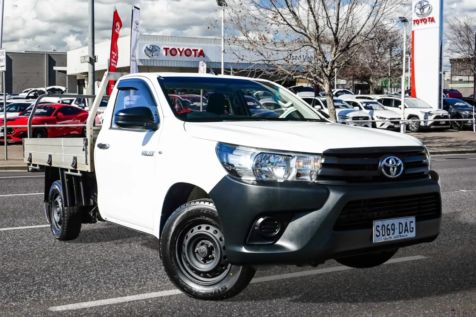 2019 Toyota Hilux Gallery Image 1