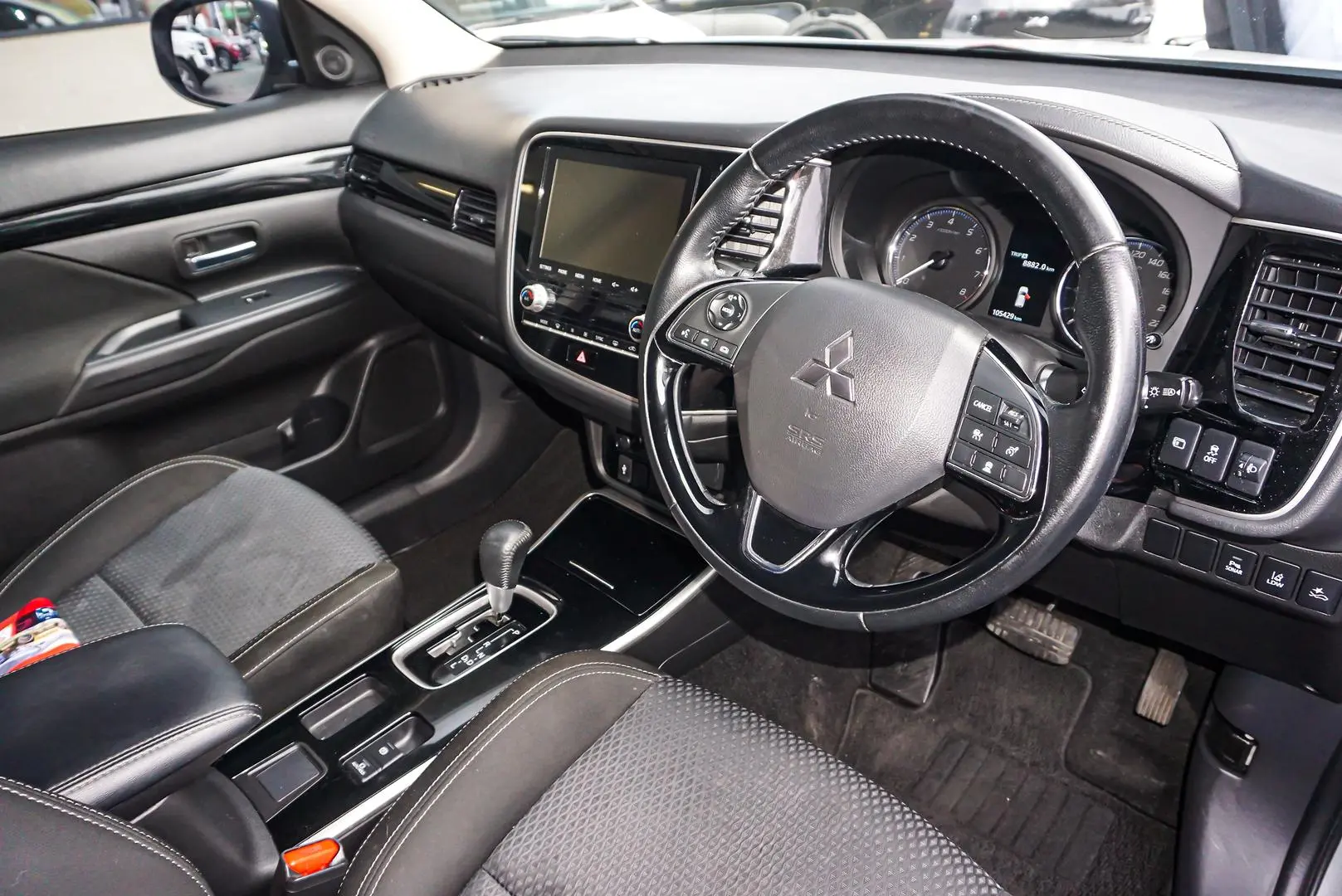 2020 Mitsubishi Outlander Gallery Image 14