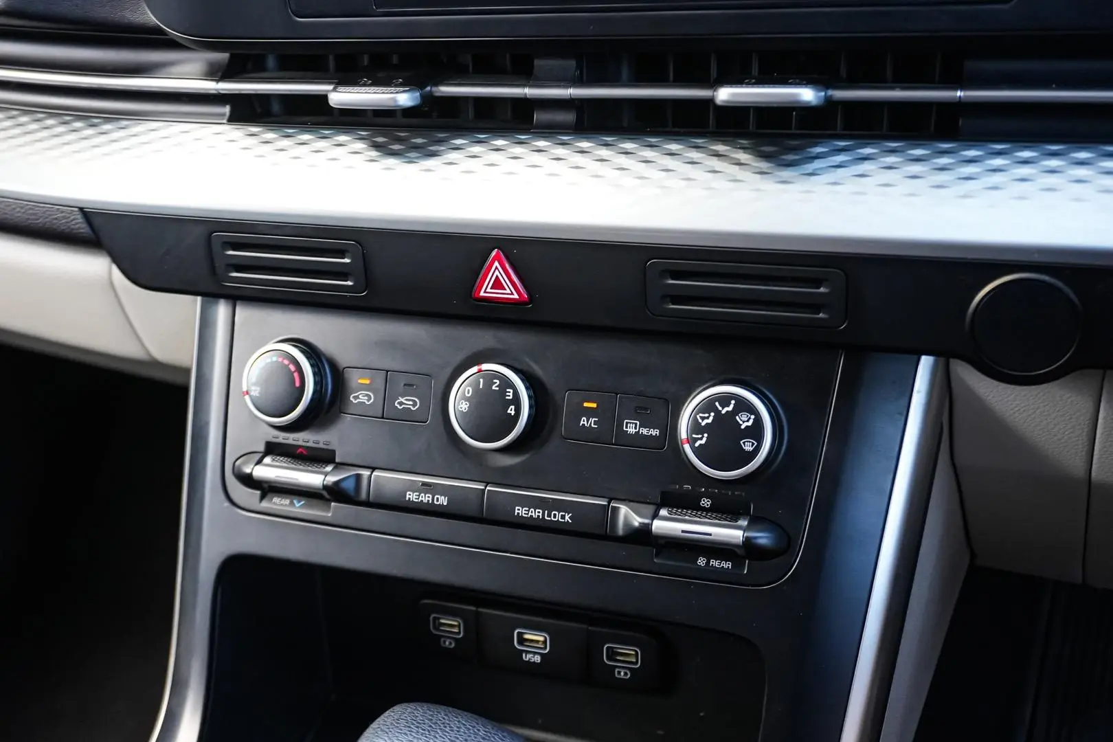 2022 Kia Carnival Gallery Image 23