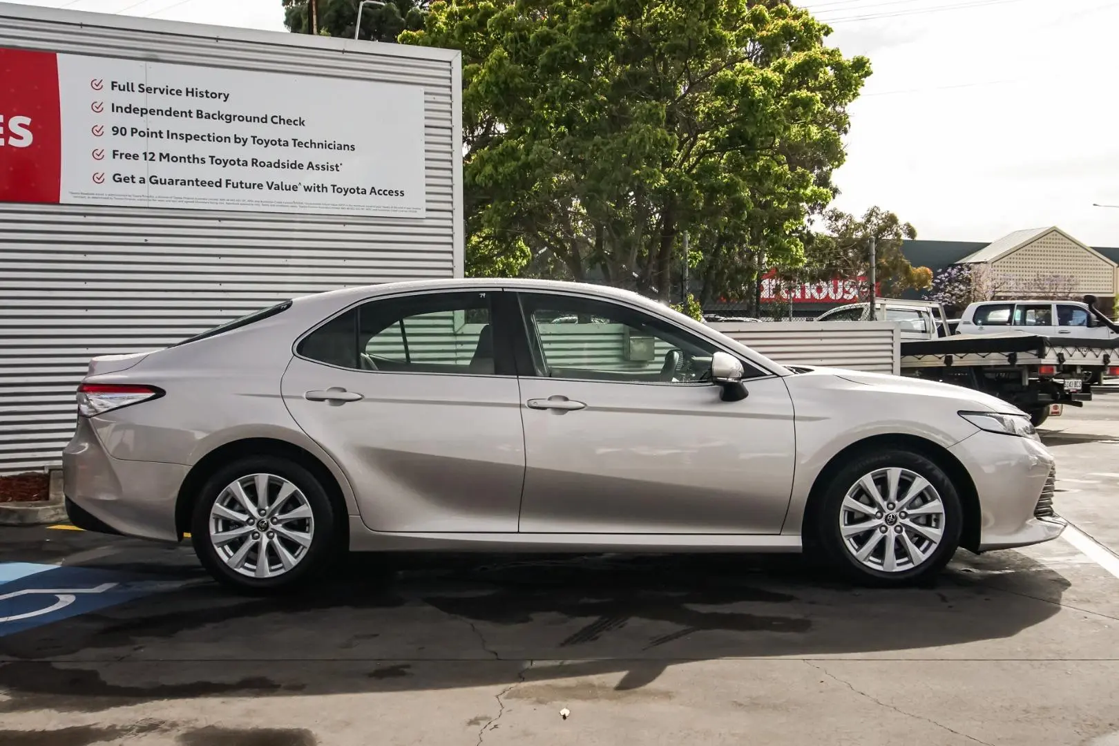 2019 Toyota Camry Image 3