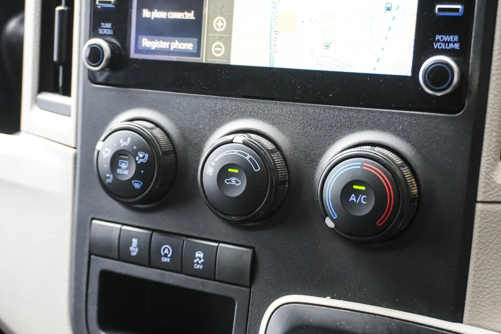 2020 Toyota Hiace Gallery Image 18