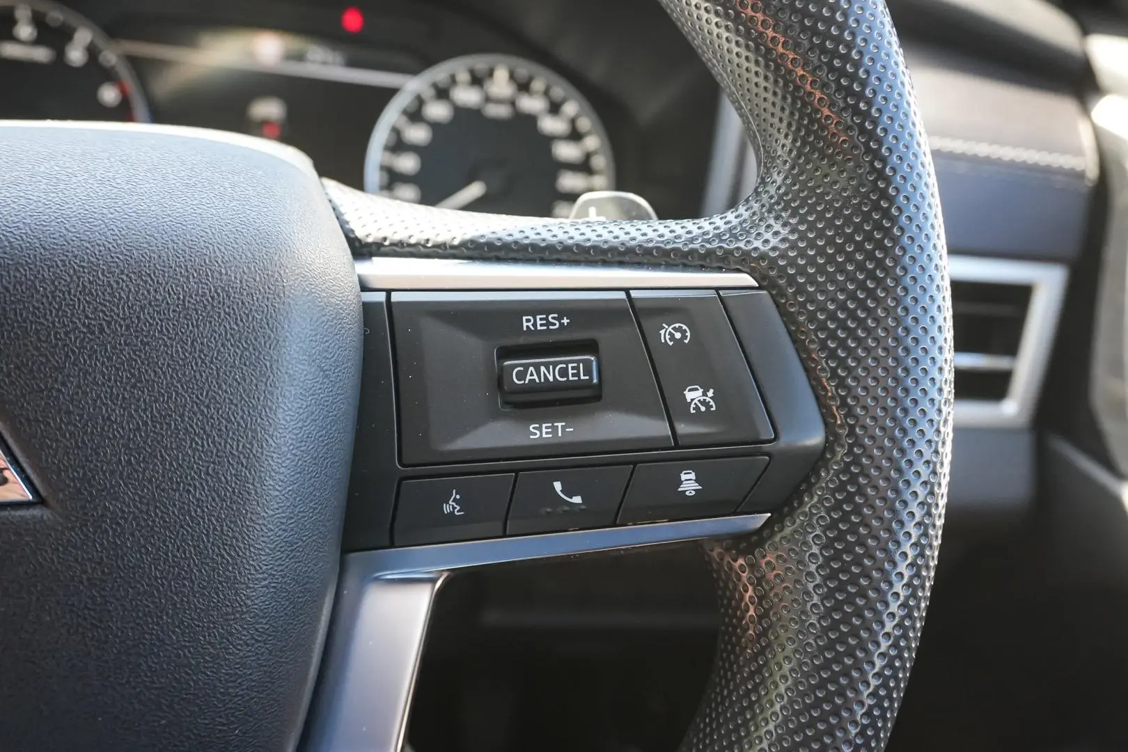 2024 Mitsubishi Outlander Gallery Image 20