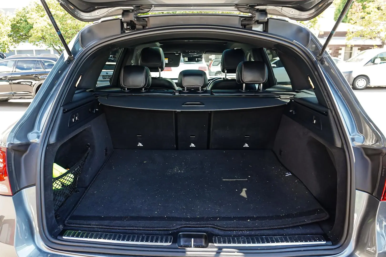 2020 Mercedes-Benz GLC-Class Gallery Image 9
