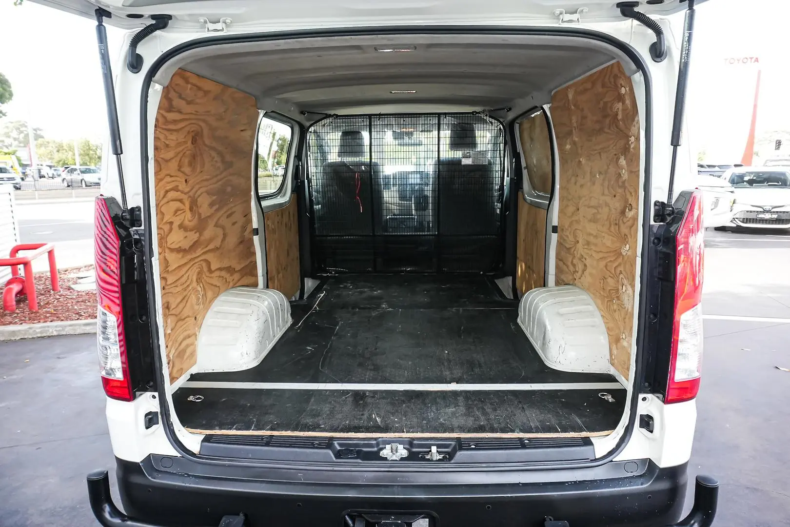 2021 Toyota Hiace Gallery Image 13