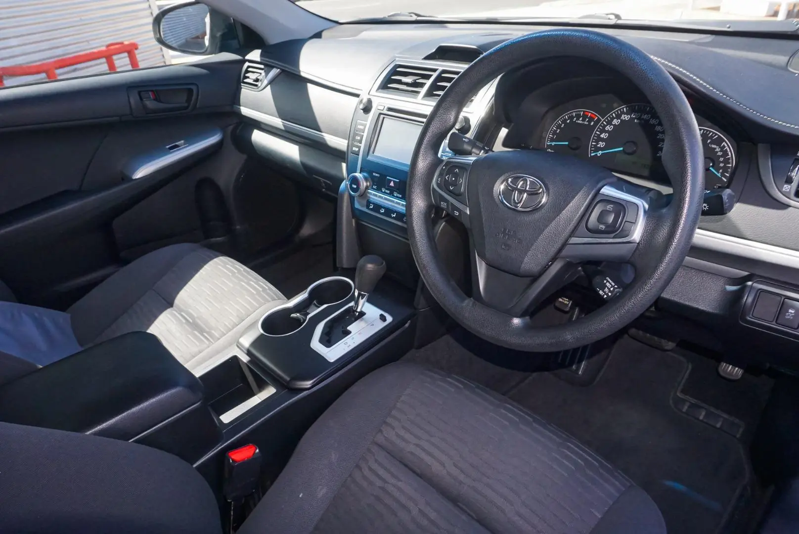 2016 Toyota Camry Gallery Image 6