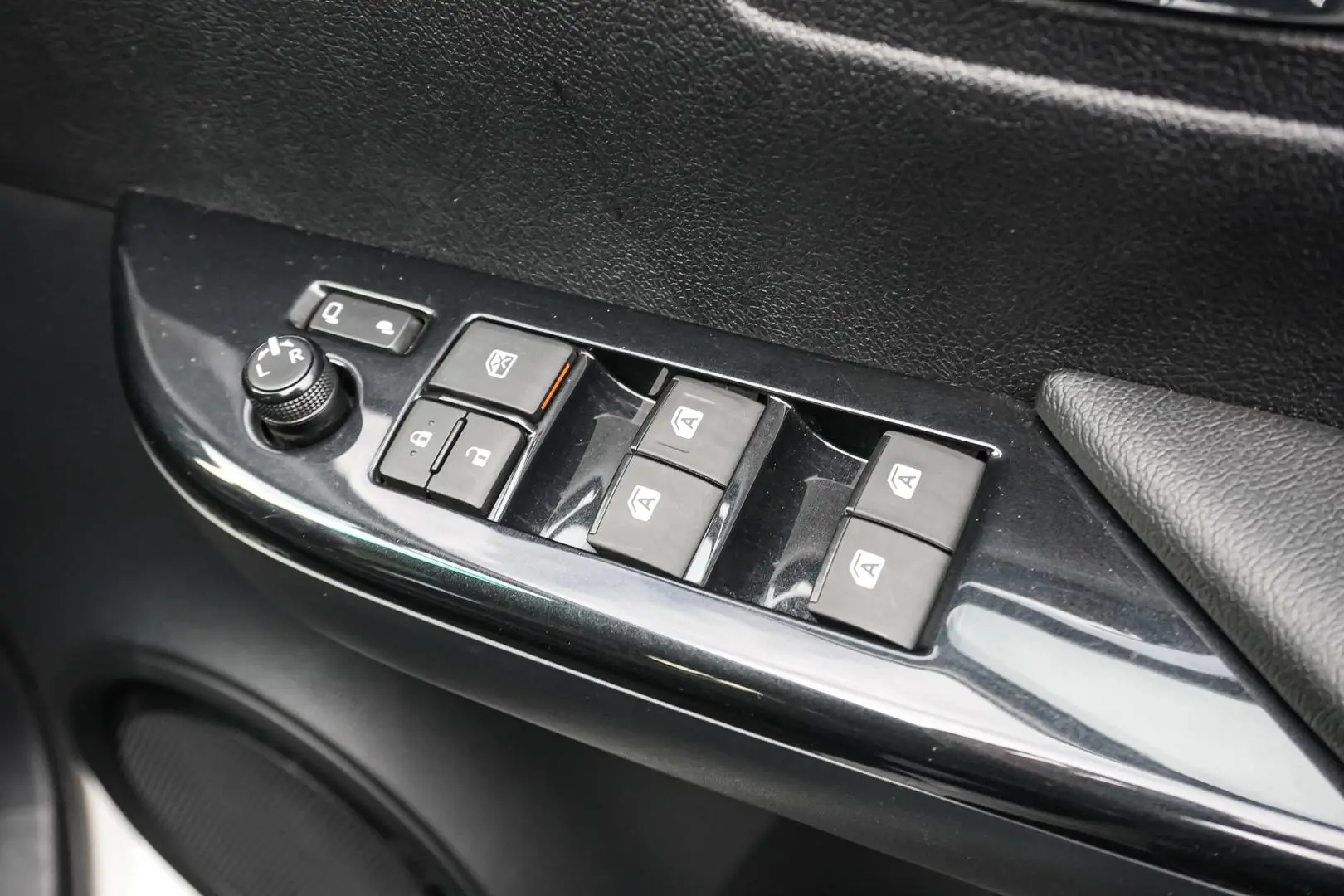 2024 Toyota Hilux Gallery Image 16