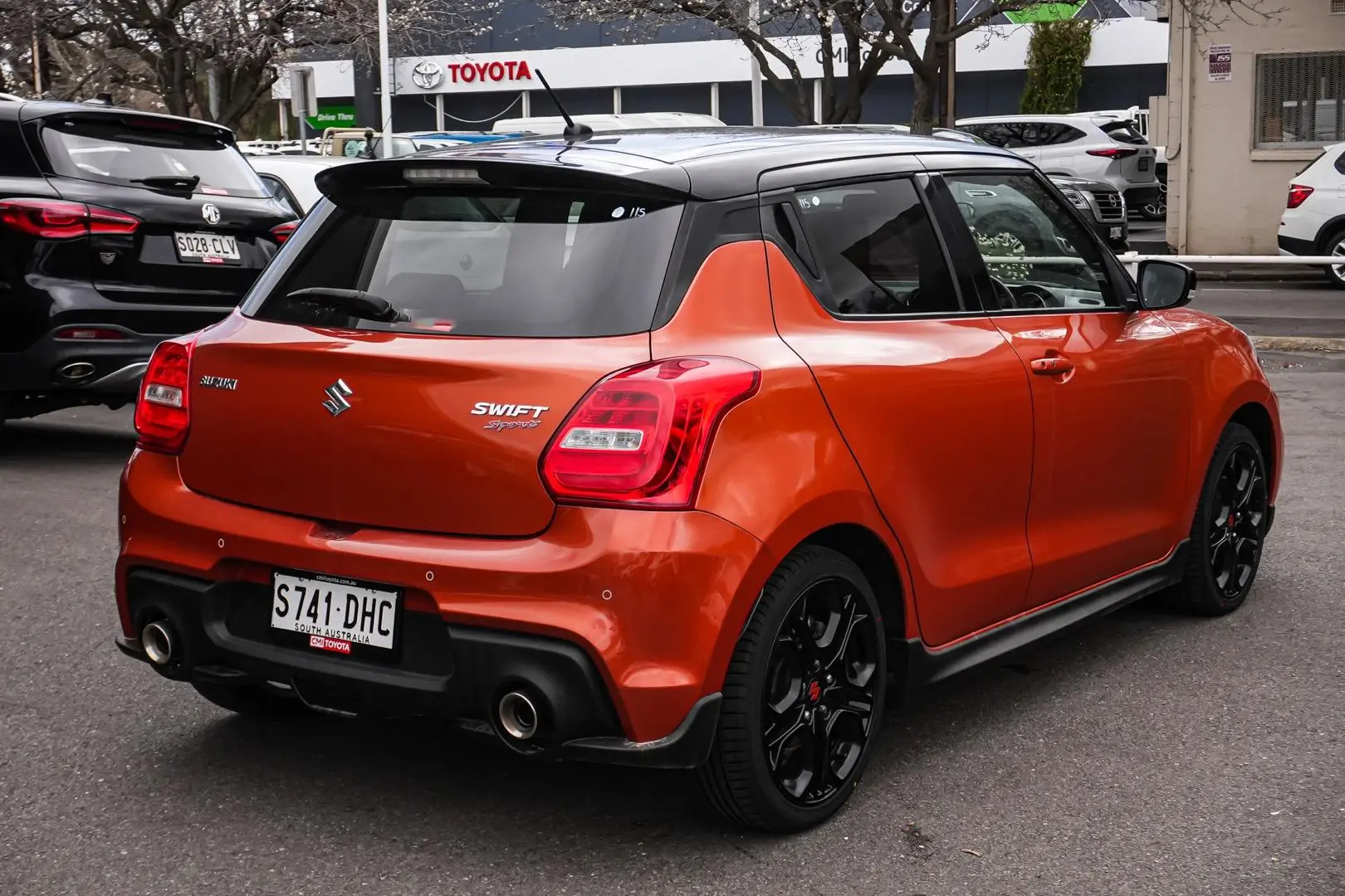 2020 Suzuki Swift Gallery Image 3