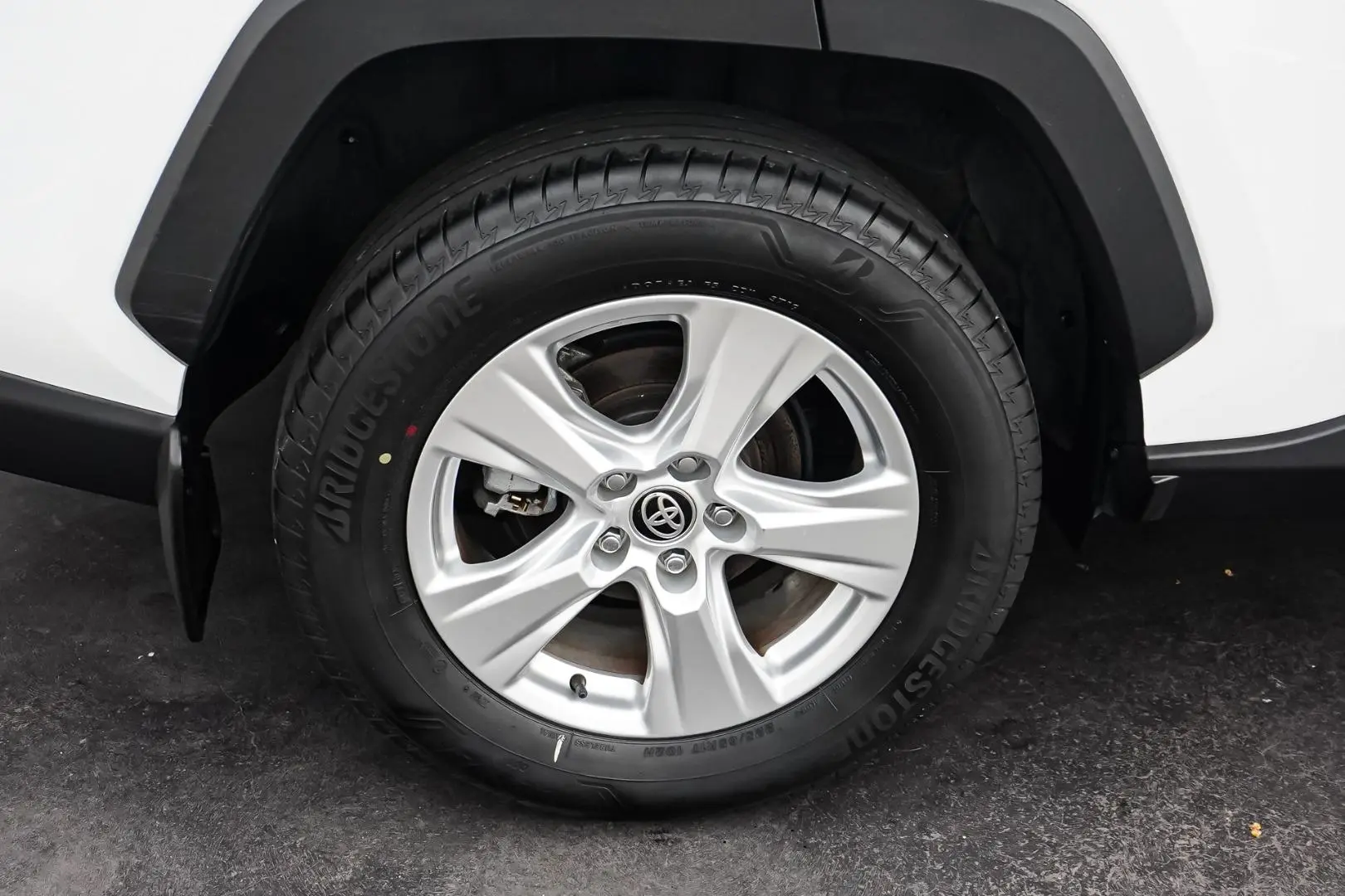 2019 Toyota RAV4 Gallery Image 16