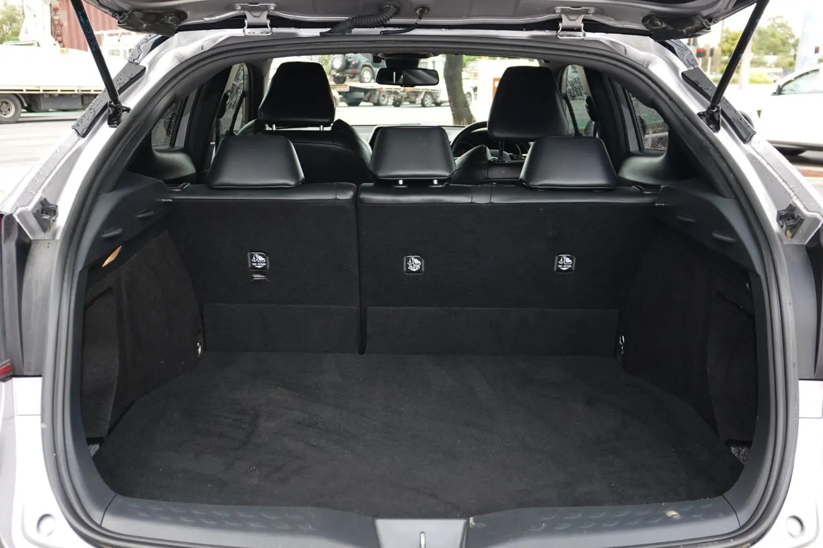 2018 Toyota C-HR Gallery Image 9