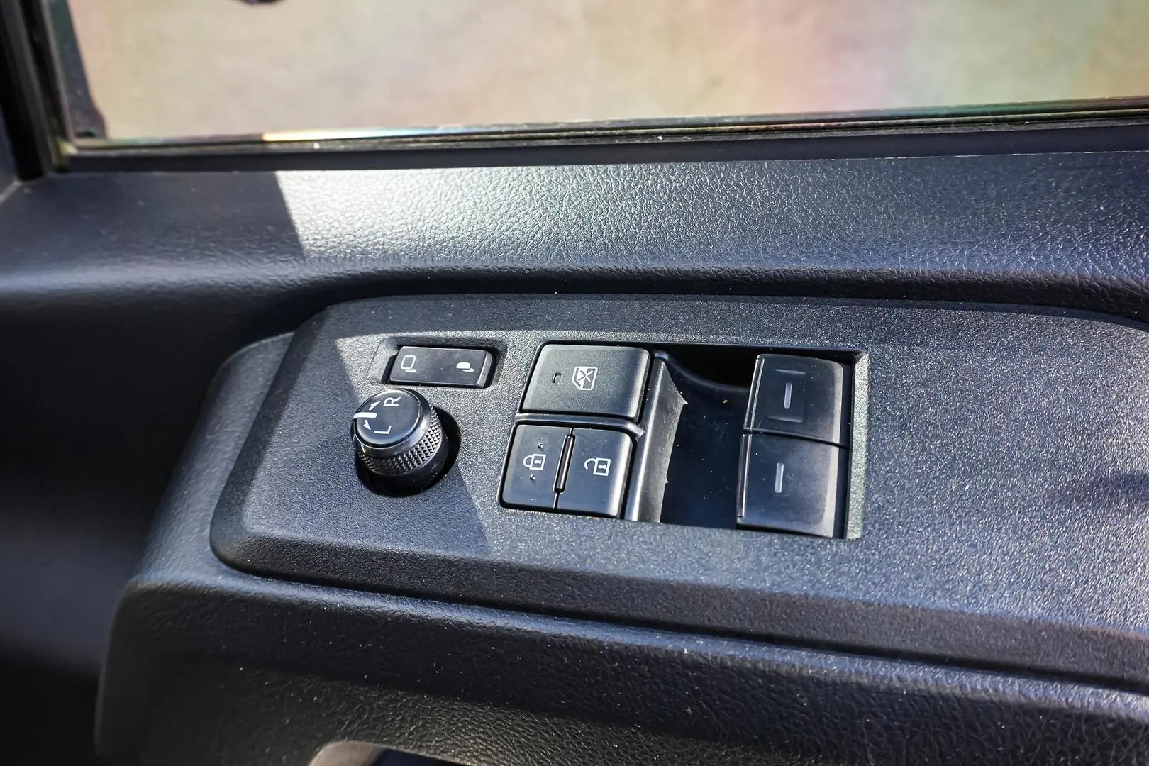 2022 Toyota Hiace Gallery Image 15